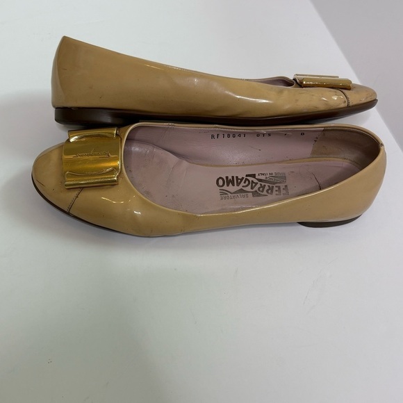 Salvatore Ferragamo Gold Flats with Bow - Picture 4 of 9